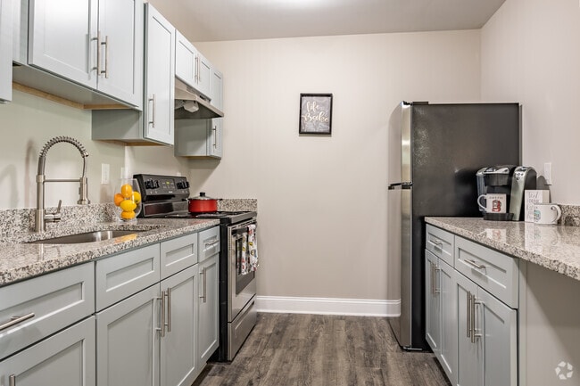2BD, 1BA - 950SF