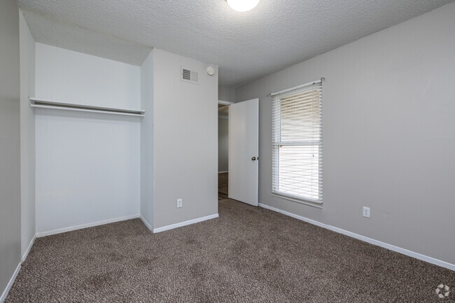 2BR, 1BA - Reno/1,044SF - 2nd Bedroom