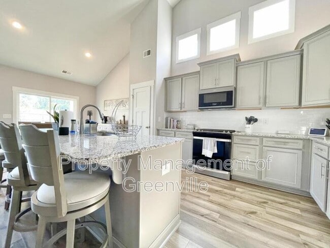 Photo - 501 Robinwood Pl