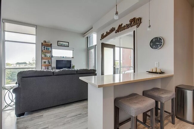 Photo - 2115 Yeaman Pl