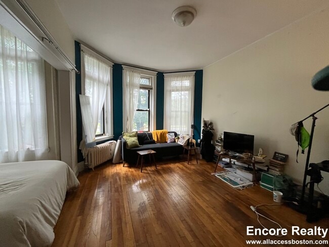 Photo - 98 New Whitney St