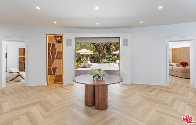 Photo - 702 N Beverly Dr