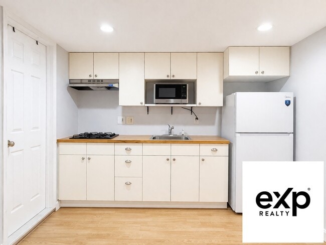 Building Photo - 528 Bennington St Unit 2