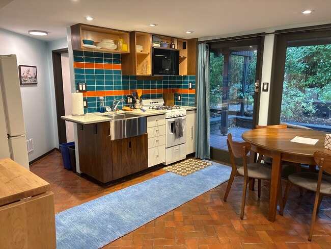 Building Photo - 4312 37th Ave NE Rental