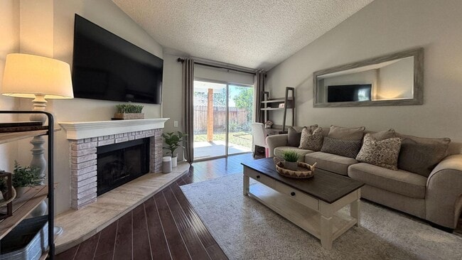 Photo - 1562 Campus Ave