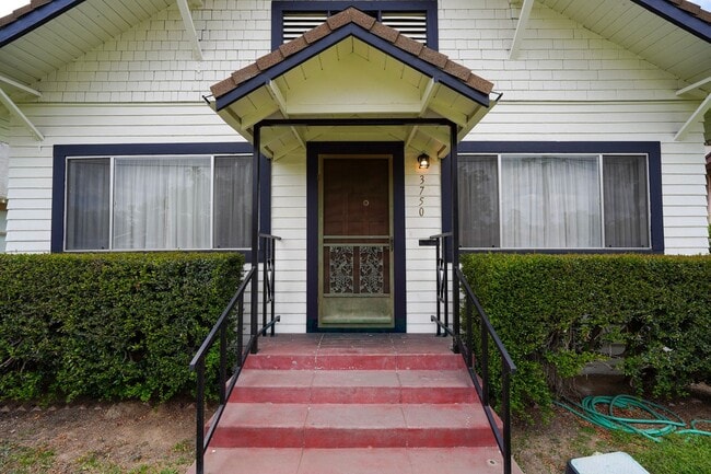 Photo - Spacious 3 Bed / 2 Bath Single-Family Home in Riverside