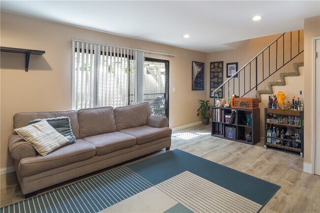 Photo - 628 E Birch St