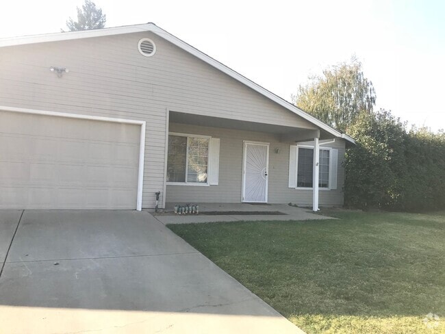 Building Photo - 4 bed / 2 ba house - Live Oak