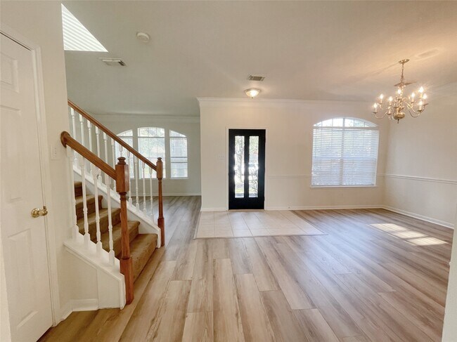 Photo - 5723 Ames Crossing