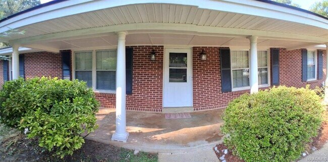 Photo - 3733 Royal Crest Dr House