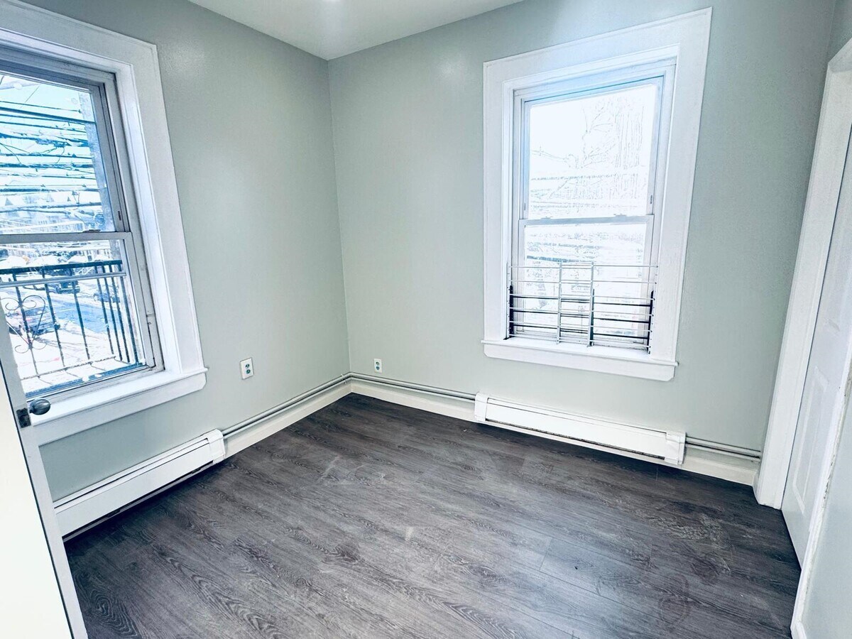 Photo - 113 Mallory Ave Unit B