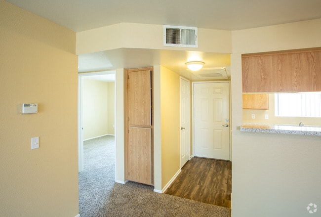 2 BR, 2 BA - 952 SF