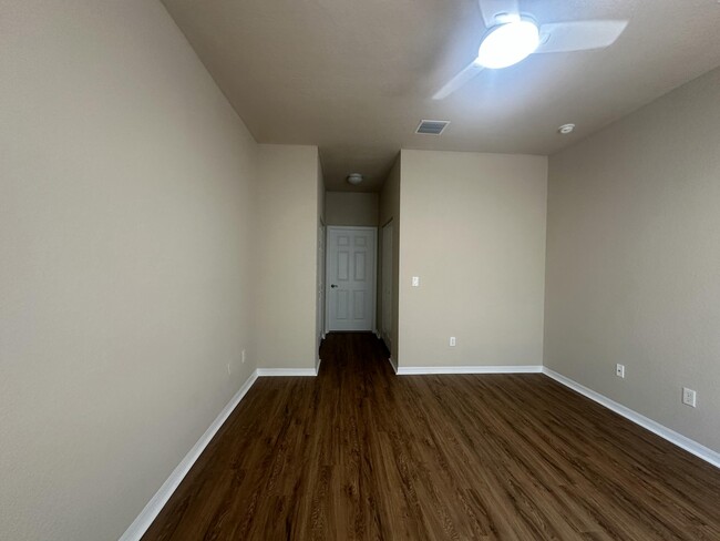 Building Photo - 3041 SE Lexington Lakes Dr Unit 101 Rental