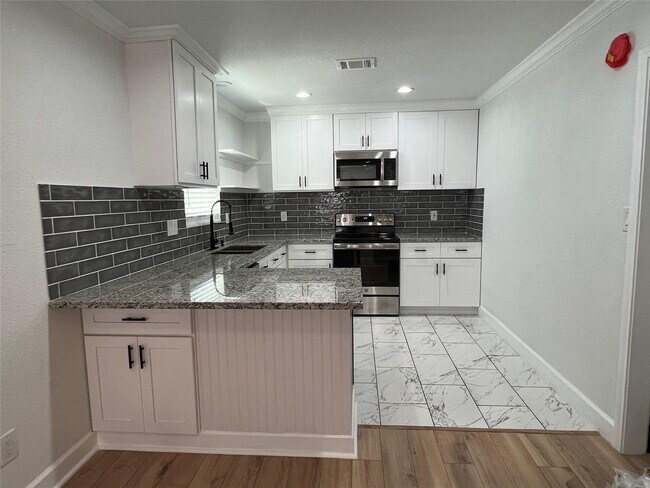 Photo - 7125 Conley St
