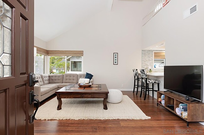 Photo - 542 Via De La Valle Townhome