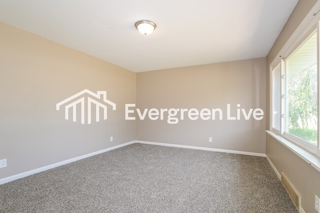 Photo - 220 Jeanette Dr