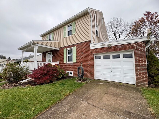 Photo - 3 Bedroom 1 Bathroom in Harrisburg!