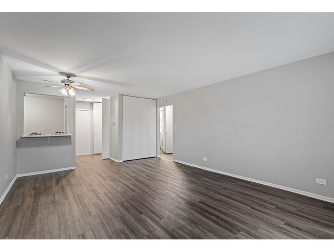 Unit 562-301 Spacious Modern Living Area | Apartment Homes For Rent in Bartlett, IL | Bartlett Lakes - Bartlett Lakes Rental