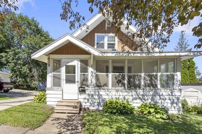 309 W 12th St