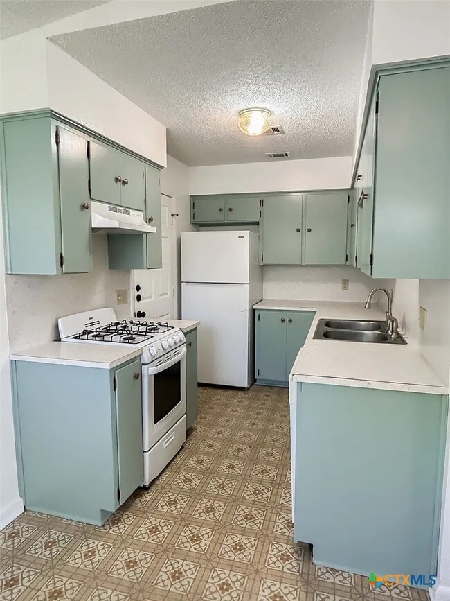 Photo - 1901 Joy Ln