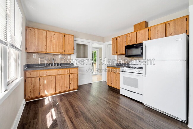 Photo - 2304 Cora St