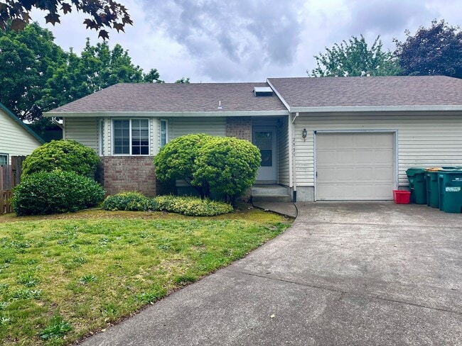 Building Photo - Adorable and Spacious!! Troutdale Duplex in Cul-de-sac!! Unit 2935