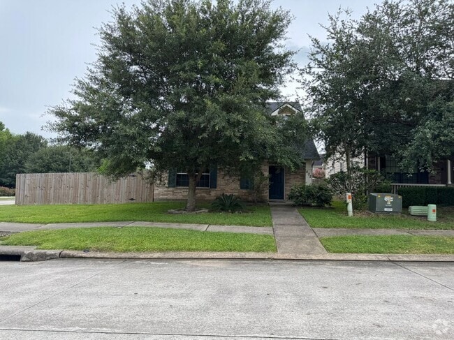 Building Photo - 832 Belvedere Dr Rental