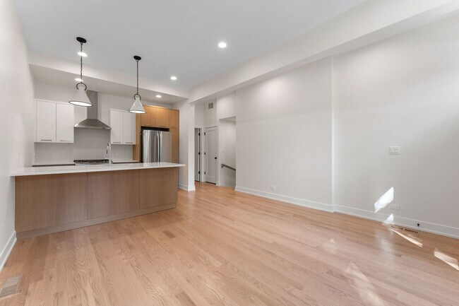 Photo - 1954 N Sheffield Ave Unit 1