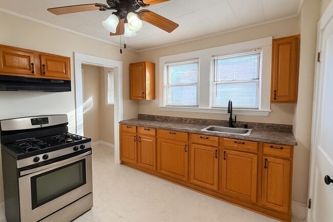 Building Photo - 183 Willis Ave Unit 2