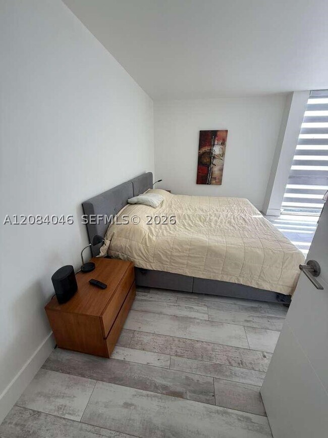 Building Photo - 13499 Biscayne Blvd Unit 1414