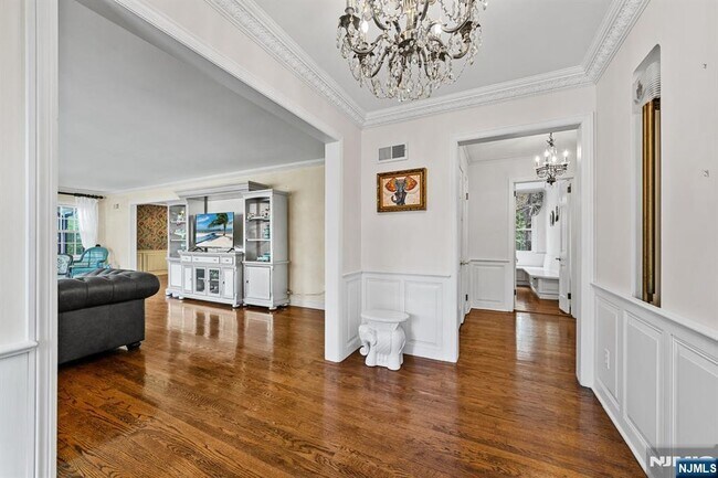 328 W Ridgewood Ave
