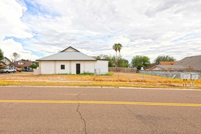 Photo - 102 St Pierre Ln