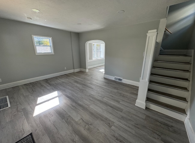 Photo - Single Family Home 4 beds 1 bath Available...