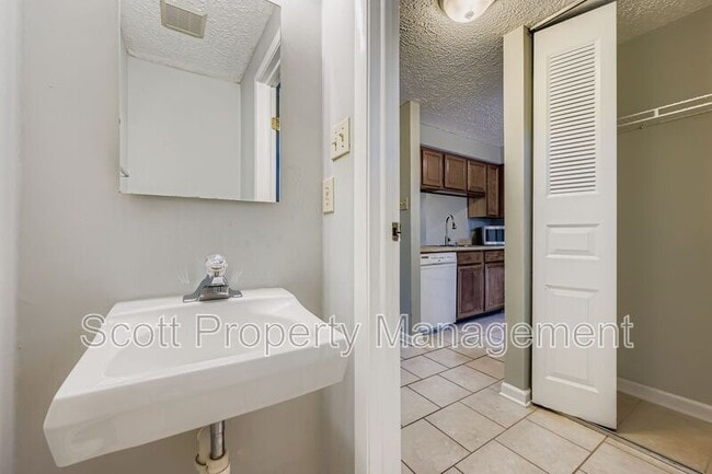 Photo - 128 Long Meadow Ct