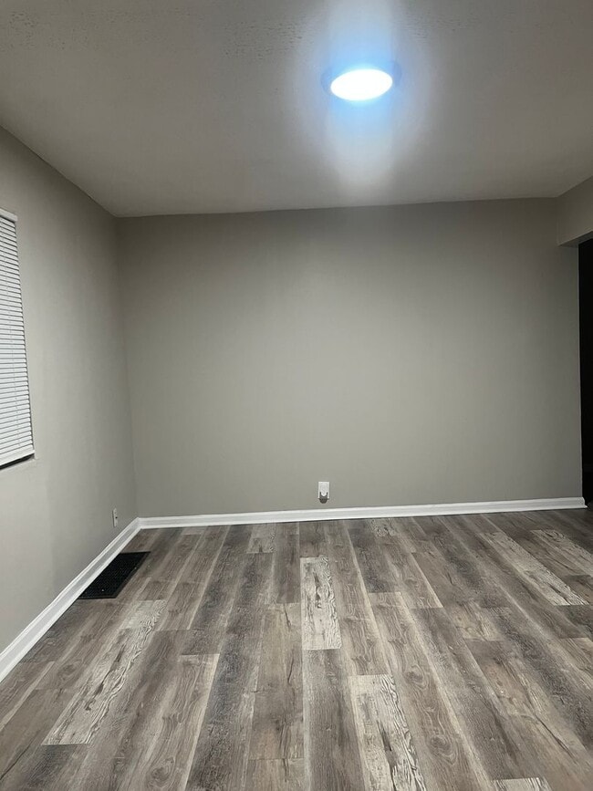 Photo - 1464 W 32nd St Unit 1464 W 32nd St