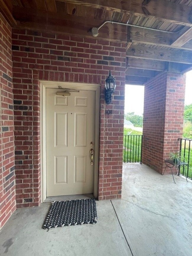 Photo - LOVELY 2 BEDROOM CONDO OFF LYONS VIEW!!!