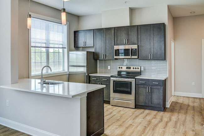 Building Photo - Waters Edge At Rahway Rental