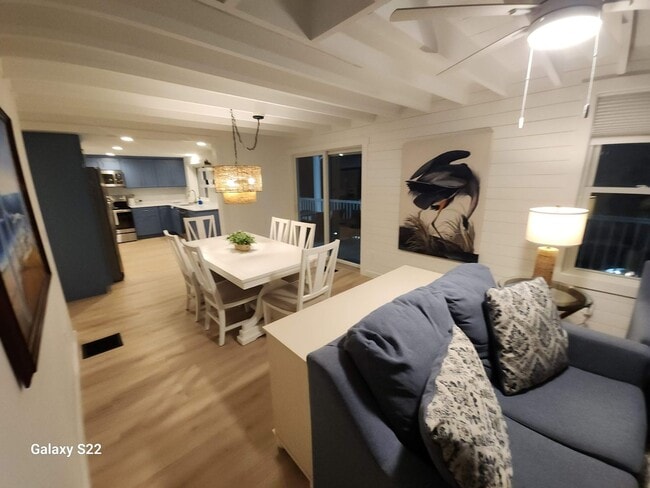 Building Photo - Beautiful Coastal Cottage with Water Views... Rental