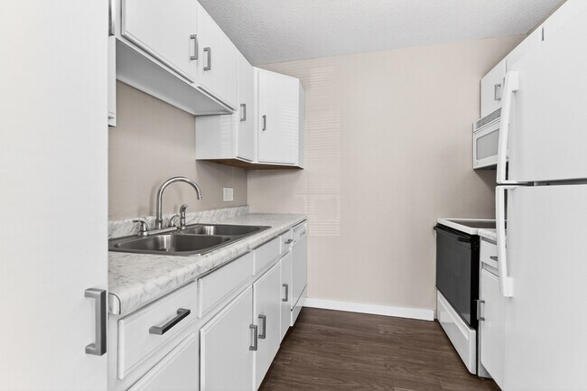 Photo - 5926 Walnut Cir Dr