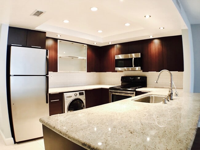 Photo - Beautifully Updated! in the heart of Westwood! North exposure!