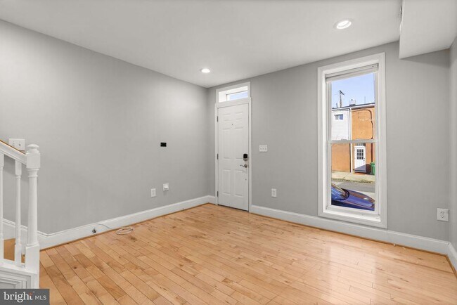 Photo - 1456 Battery Ave