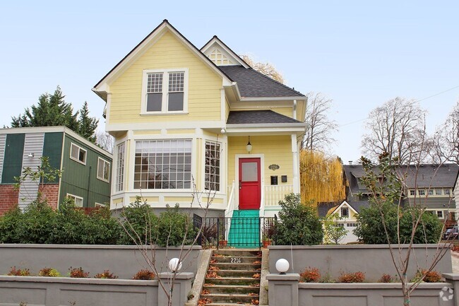 Building Photo - 2216 NE 15th Ave Unit #B (Lower) Rental