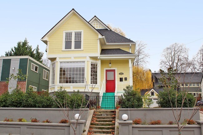 Building Photo - 2216 NE 15th Ave Unit #B (Lower) Rental