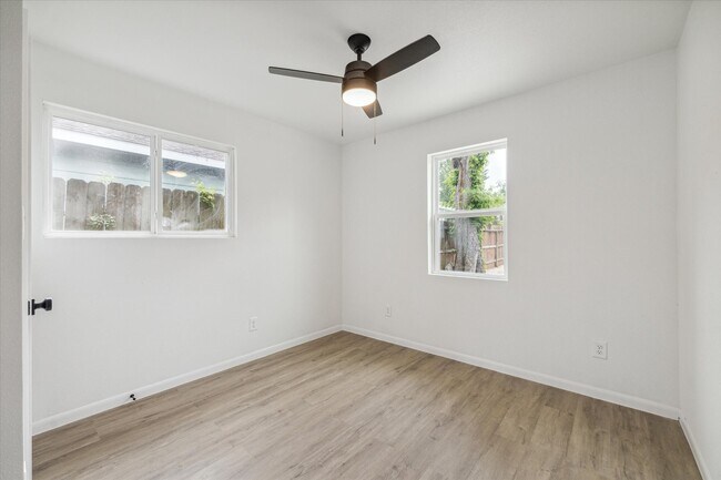 Photo - 306 E 40th 1/2 St