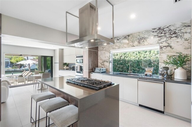 Photo - 7810 Hawthorne Ave