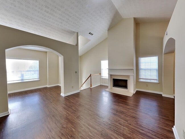 Photo - 320 Lake Royale Pl