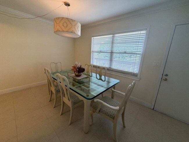 Photo - 1905 Bermuda Cir Unit L4