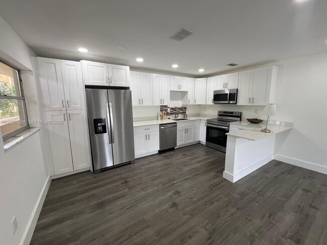 Building Photo - 4111 Stirling Rd Unit 209