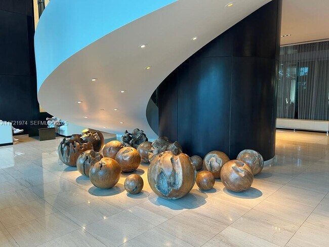 Building Photo - 900 Biscayne Blvd Unit 3908