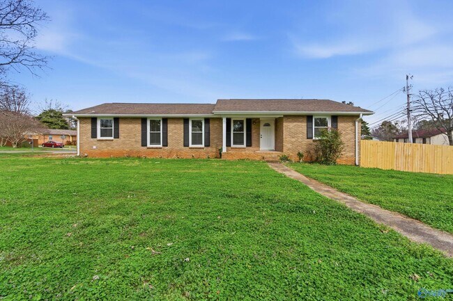 Building Photo - 400 Harolds Dr NW